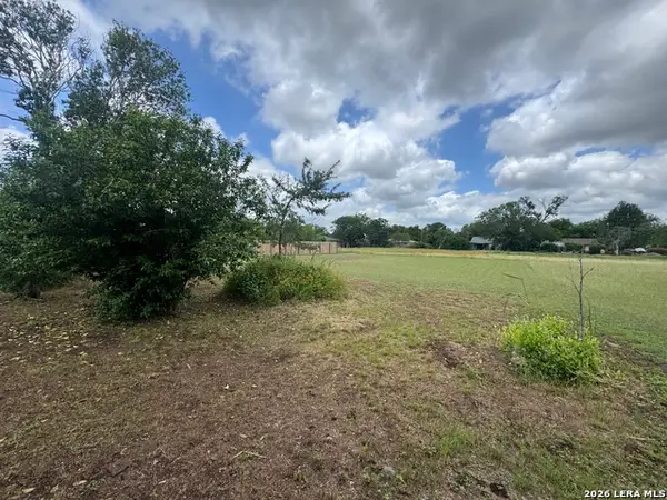 764 Johnson, Seguin, TX 78155