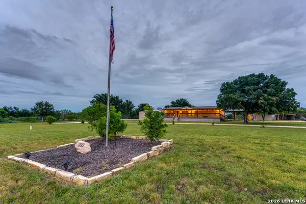 337 Dewey Ln, Seguin, TX 78155