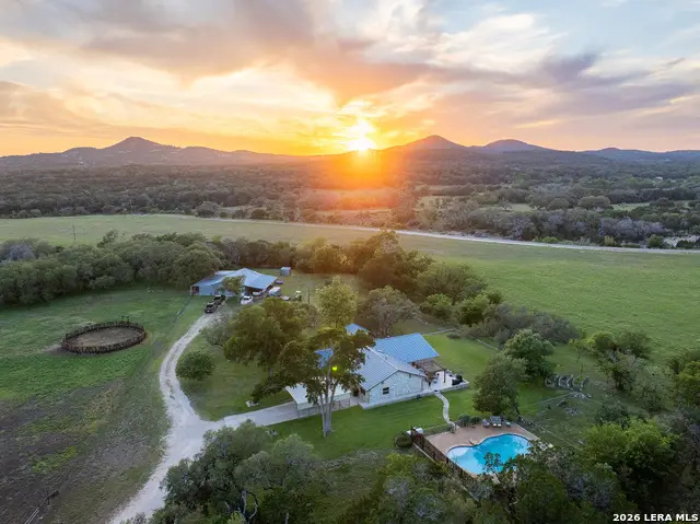 3273 Privilege Creek Rd, Pipe Creek, TX 78063 - #1