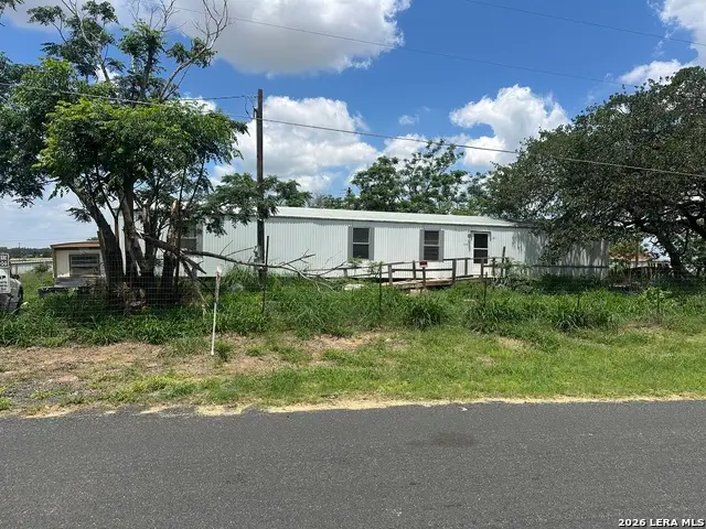 49 Sundown Ln, Poteet, TX 78065 - #1