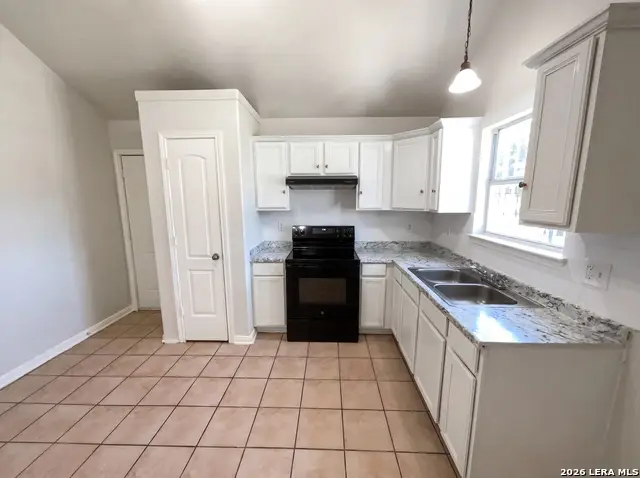 236 Lawton St, San Antonio, TX 78237 - #2