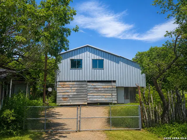 33 Jason Ave, Knippa, TX 78870 - #3