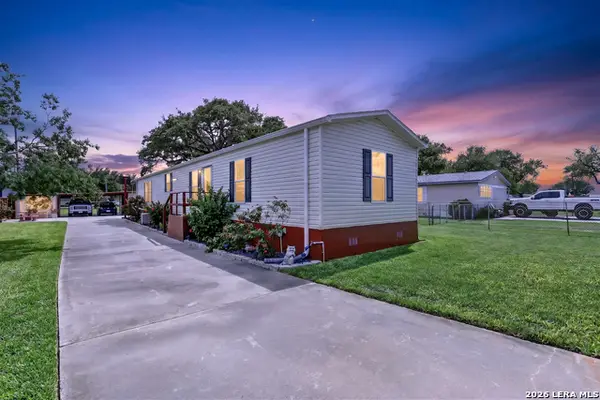 118 Sweet Bay St, Rockport, TX 78381