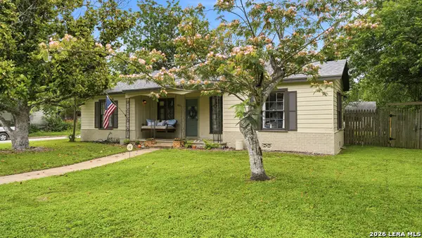 1031 E Walnut, Seguin, TX 78155