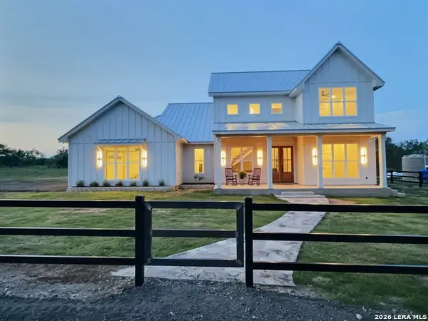 1230 Old Pearsall Rd, Jourdanton, TX 78026