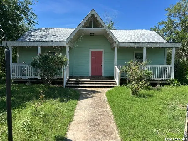 501 E Daniel St, Uvalde, TX 78801 - #1