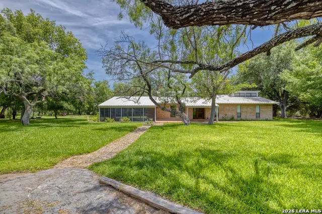 27 E Tanglewood Dr, Uvalde, TX 78801 - #1