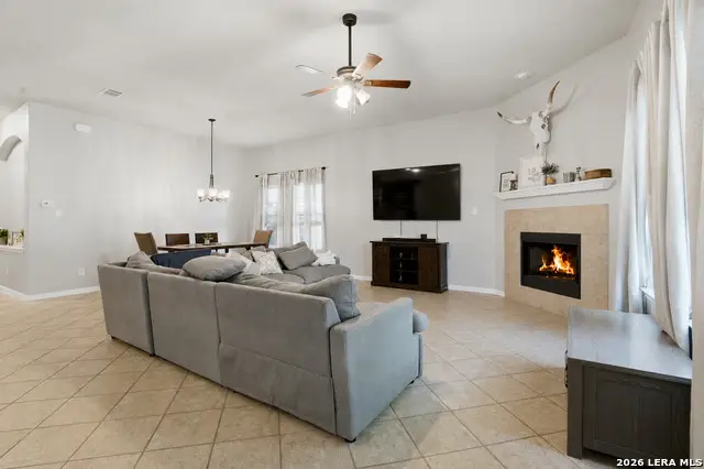 821 Wall St, New Braunfels, TX 78130 - #2