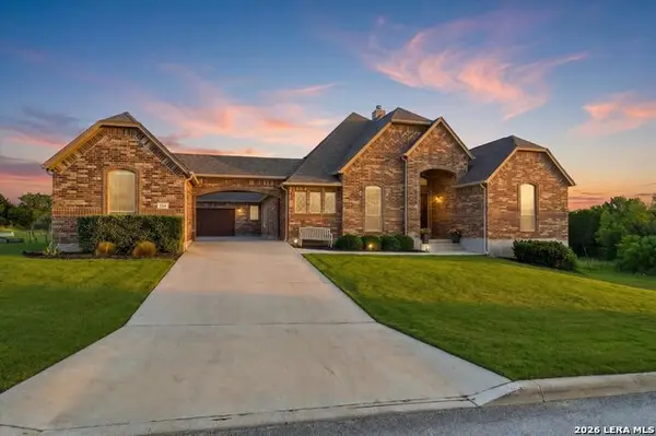 333 Cascade Trl, Castroville, TX 78009