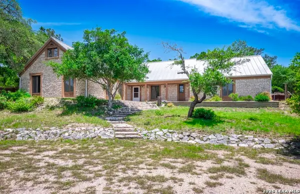 333 Secret Valley Dr, Kerrville, TX 78028