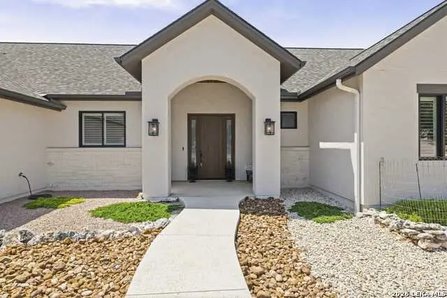 2004 Crown View Dr, Kerrville, TX 78028 - #1