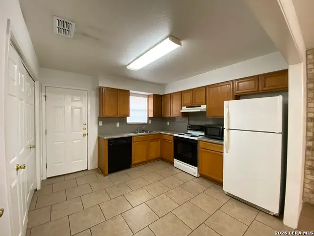 1207 & 1209 W Goodwin St, Pleasanton, TX 78064 - #2