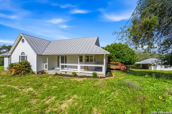 230 Broken Arrow, Floresville, TX 78114