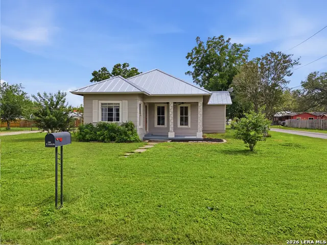 600 W Park, Devine, TX 78016 - #1
