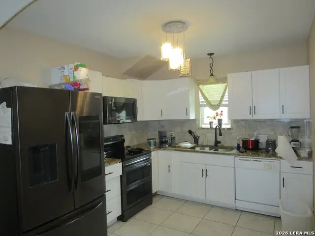 1102 N Saint Marys St, Beeville, TX 78102 - #3