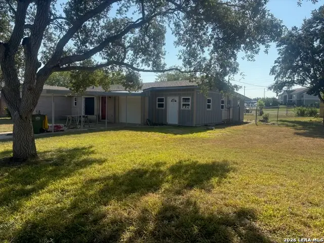 107 Robinhood Dr, Kenedy, TX 78119 - #3