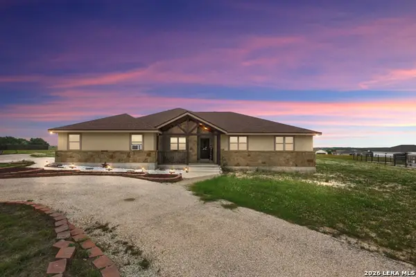 317 Honeysuckle Ln, La Vernia, TX 78121