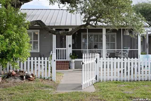 1302 E Cedar St, Rockport, TX 78382 - #1
