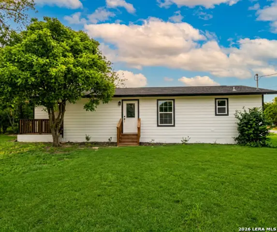 209 N Burke St, Beeville, TX 78102 - #1