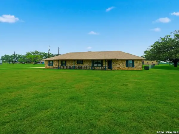 111 Mitch Thomas, Pleasanton, TX 78064