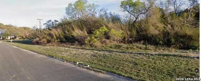 216 S Cherry St, Seguin, TX 78155 - #2