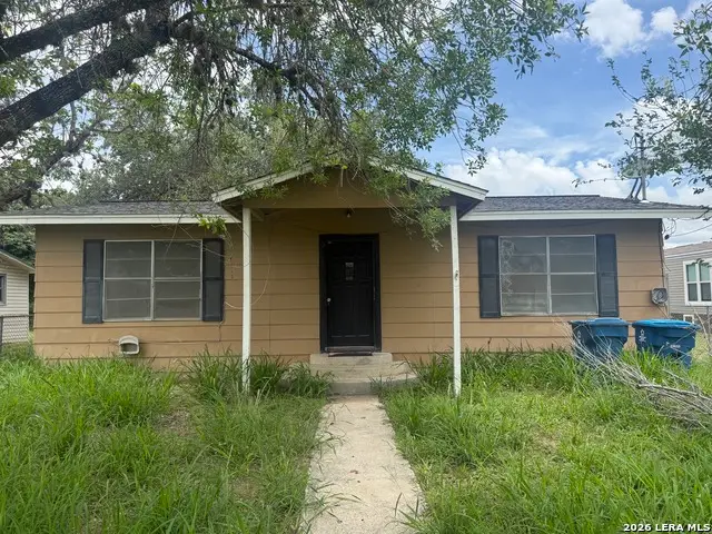 1025 Bowen St, Pleasanton, TX 78064 - #1
