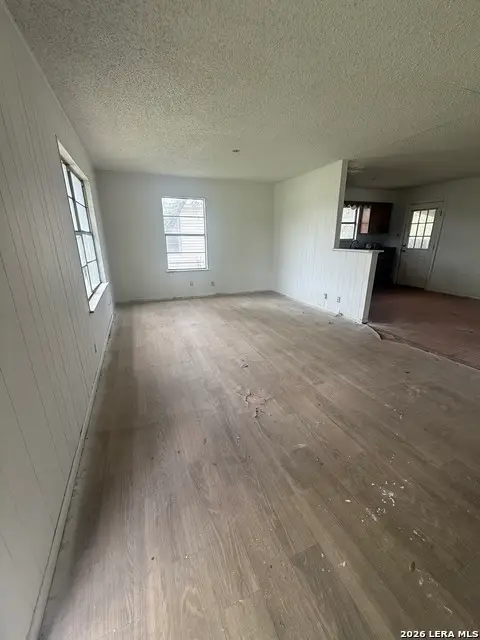 1025 Bowen St, Pleasanton, TX 78064 - #2