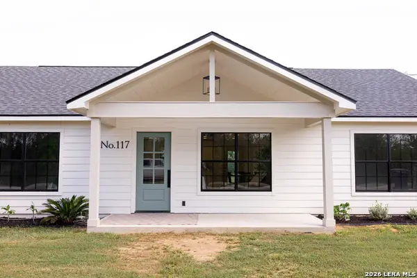 117 Cemetery Rd, Charlotte, TX 78011