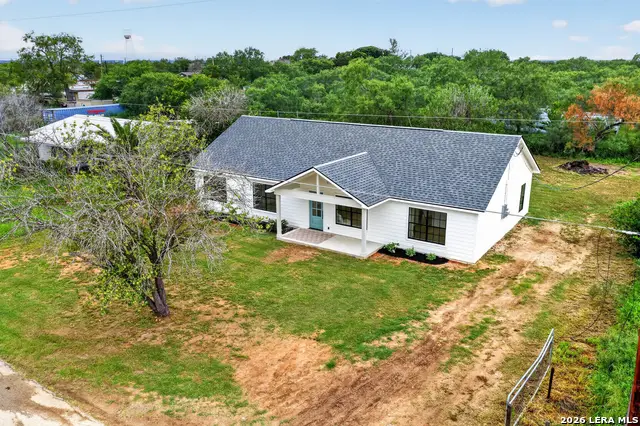 117 Cemetery Rd, Charlotte, TX 78011 - #3