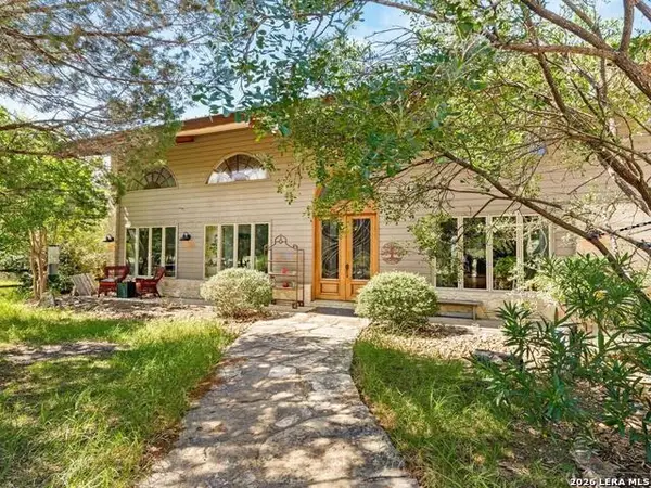 1210 Country Pike, Canyon Lake, TX 78133