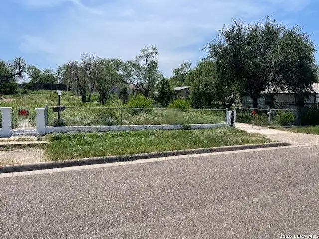 965 Ave D, Eagle Pass, TX 78852 - #2