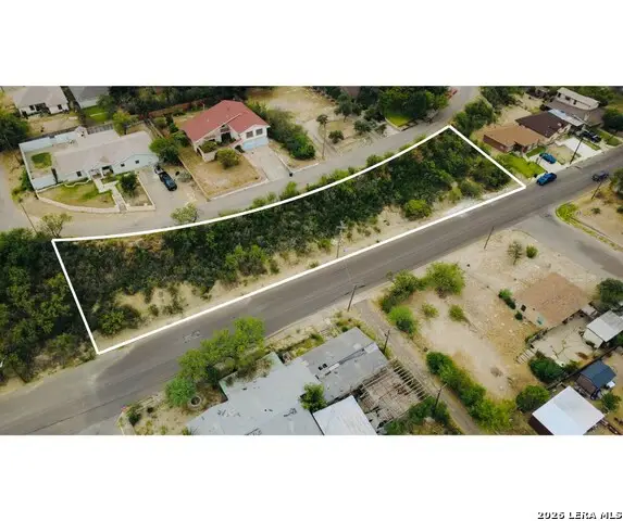 2024 Quarry St, Eagle Pass, TX 78852 - #3