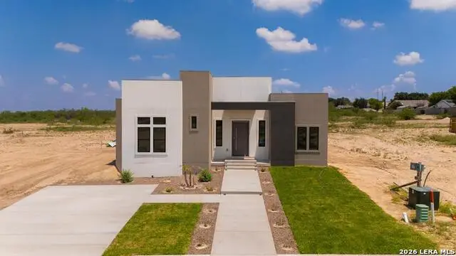 825 Ceniza Dr., Eagle Pass, TX 78852 - #2