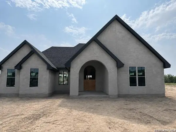704 Encinal Dr, Eagle Pass, TX 78852