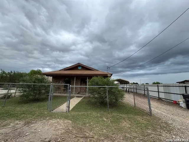 106 Los Sauces St, Eagle Pass, TX 78852 - #2