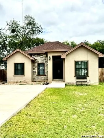 548 Third St, Quemado, TX 78877 - #1