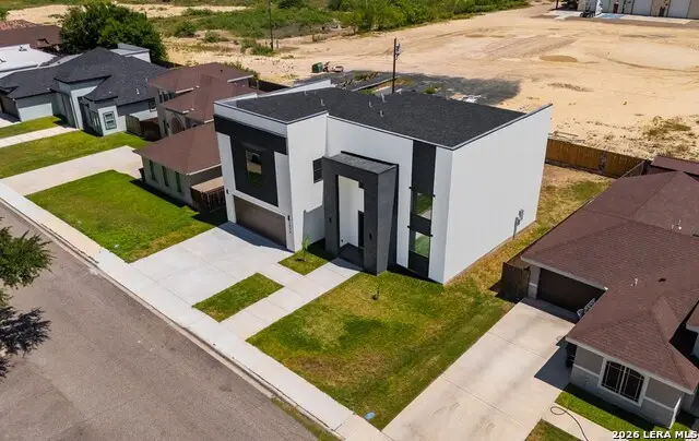 2626 Las Cimas Dr., Eagle Pass, TX 78552 - #3