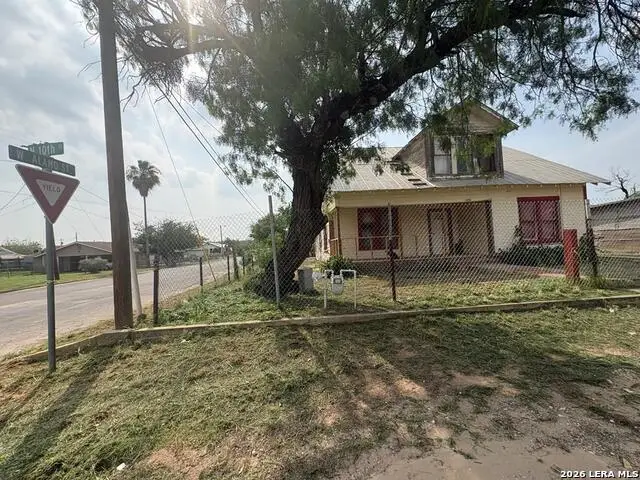 300 N 10th, Carrizo Springs, TX 78834 - #1