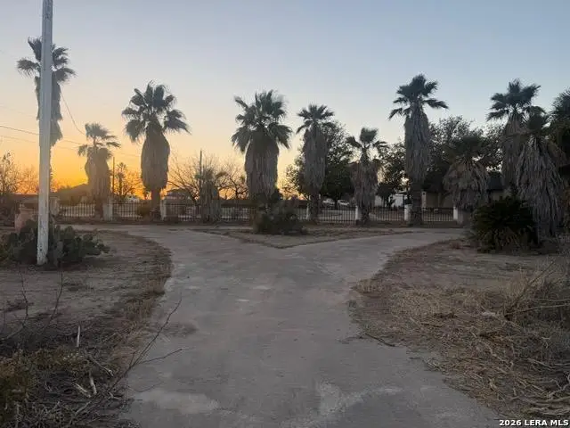 25 W Skyview Dr., Del Rio, TX 78840 - #1