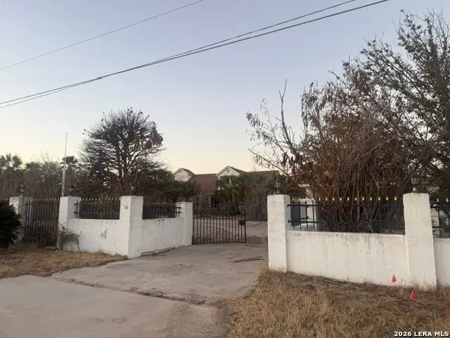 25 W Skyview Dr., Del Rio, TX 78840 - #2