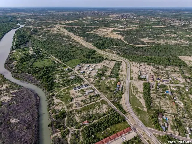 425 Riverside Dr., Eagle Pass, TX 78852 - #2