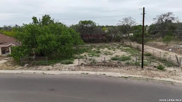 140 Balcones Blvd, Eagle Pass, TX 78852 - #1