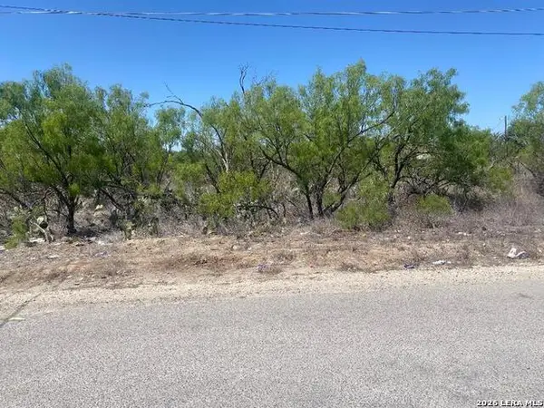 95 Loma Grande Rd, Crystal City, TX 78839