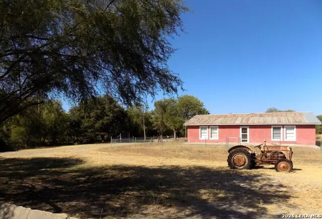 849 Lowe Rd, Quemado, TX 78877 - #3