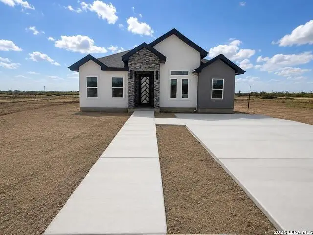 2263 Rio Sabinas Dr., Eagle Pass, TX 78852 - #2