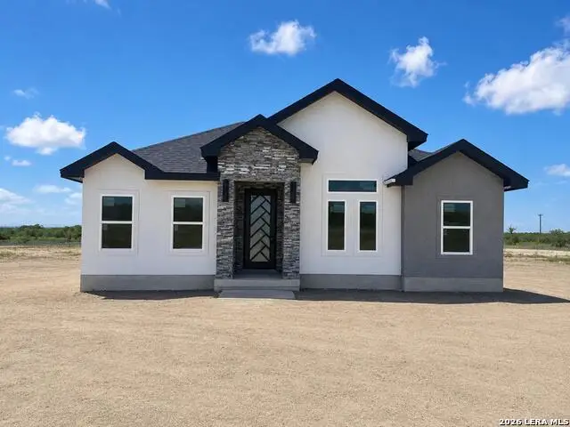 2263 Rio Sabinas Dr., Eagle Pass, TX 78852 - #3