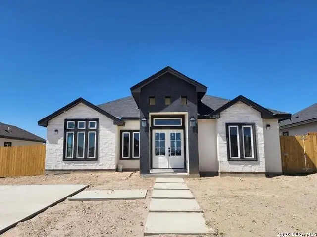 3210 Ethel Dr., Eagle Pass, TX 78852 - #3