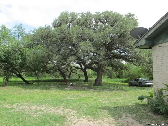 807 W Inez St, Beeville, TX 78102 - #2