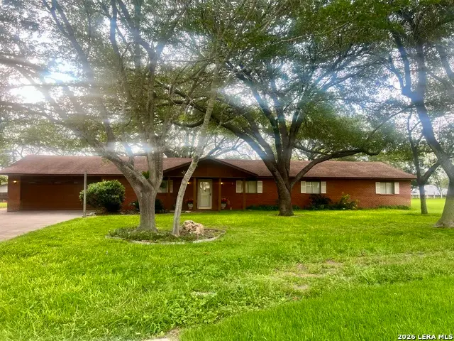 902 Oakridge Dr, Pleasanton, TX 78064 - #2