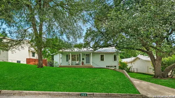 253 E Edgewood Pl, Alamo Heights, TX 78209